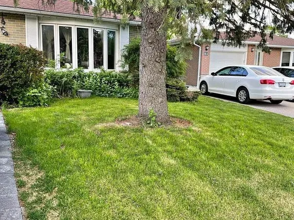 39 Devins Dr, Aurora, ON L4G 2Z3