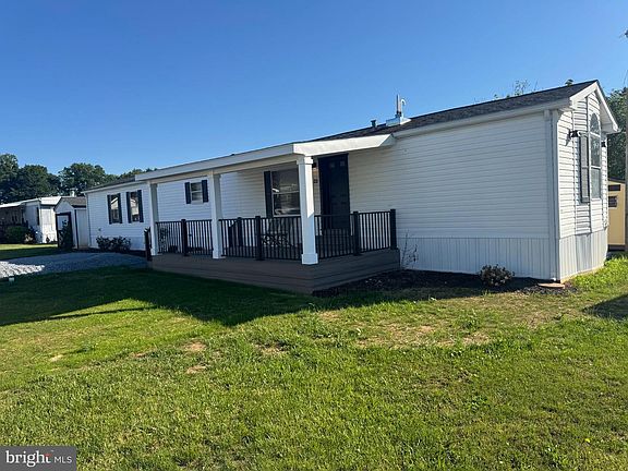 4th image of 22 Hinden Homes Trailer Ct
