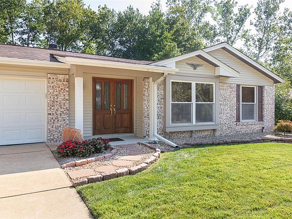 2nd image of 4828 Laketon Ct