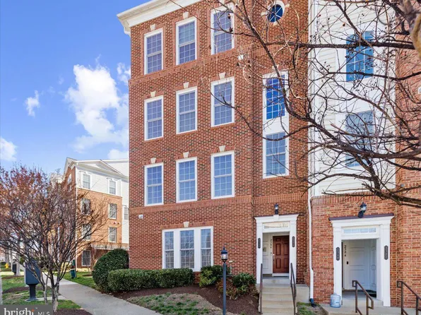 2388 Brookmoor Ln, Woodbridge, VA 22191