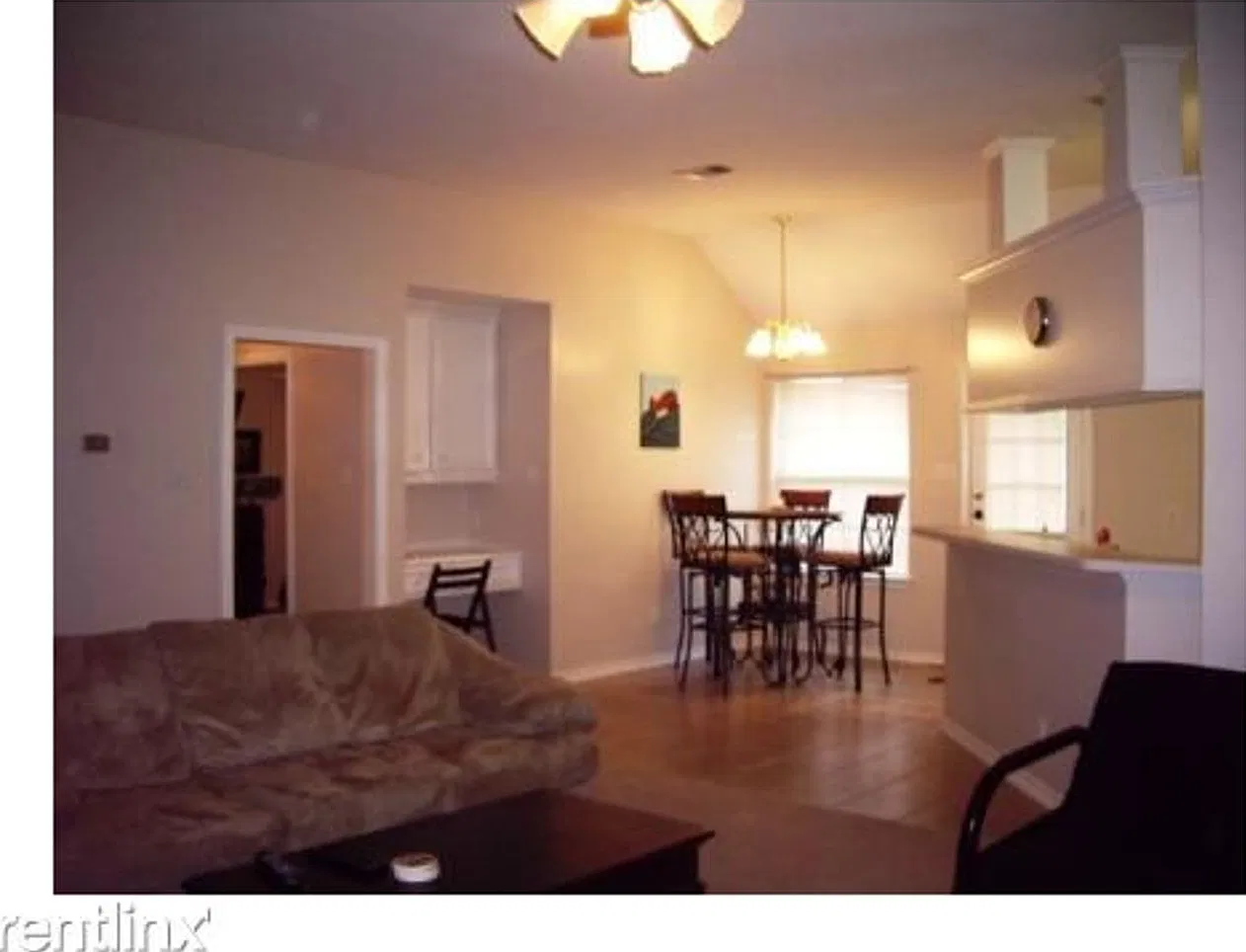 Spacious 3/2 duplex in great location — Photo 3