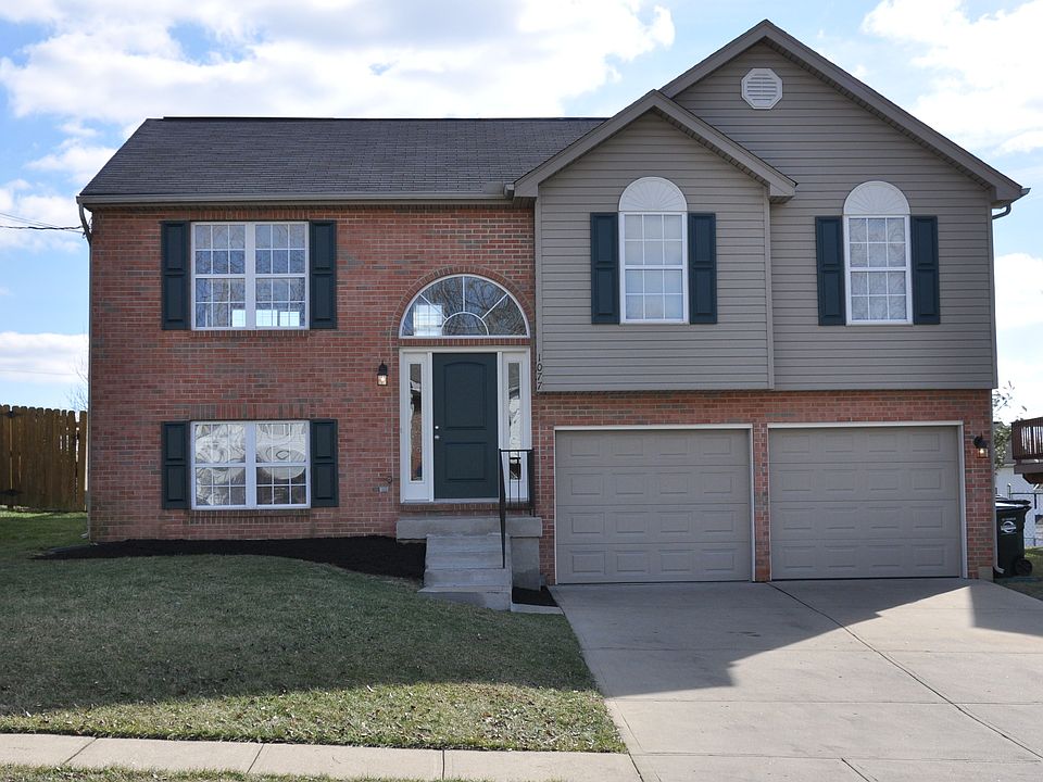 1077 Fallbrook Dr