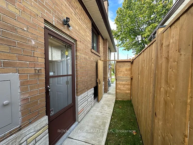 64 Stevenharris Dr — Photo 3