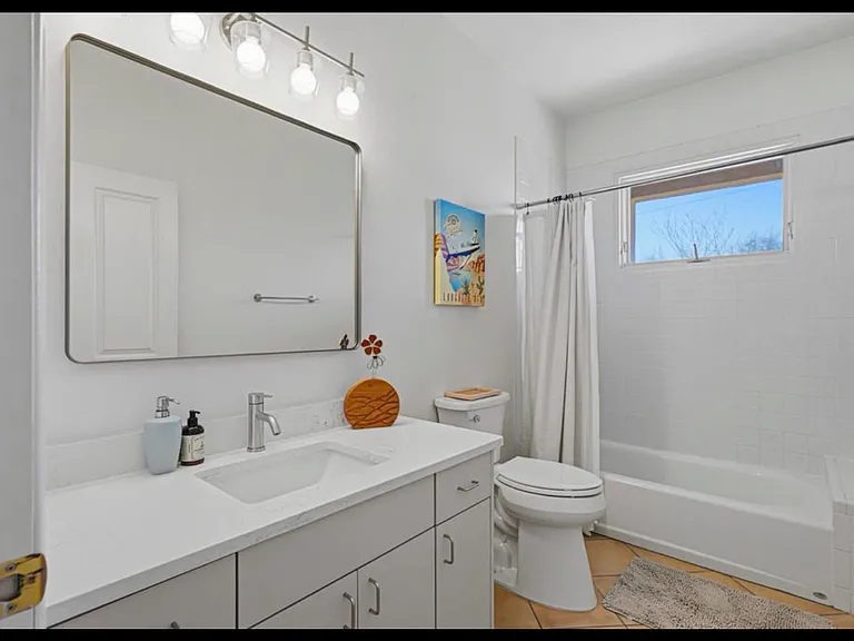2920 Burton Ave SE — Photo 23