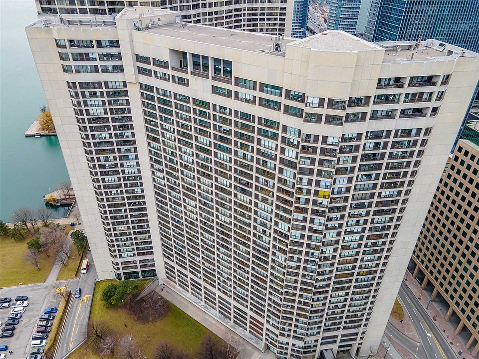 2nd image of 33 Harbour Sq #1629