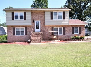 302 Lorease Dr, Dudley, NC 28333