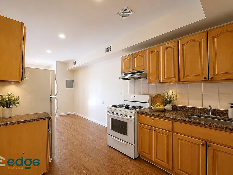 30 Driggs Ave #1R — Photo 2