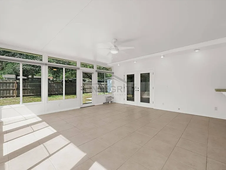 3315 W Beaumont St — Photo 33