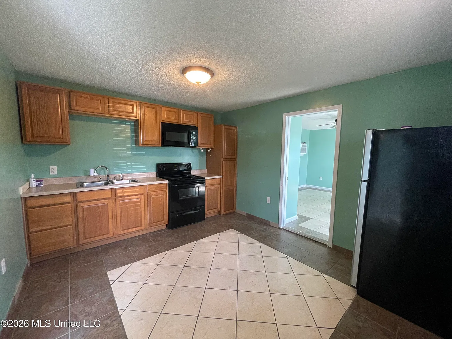 1 bed, 1.0 bath, 616 sqft, $750 — Photo 2