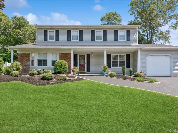42 Morris Avenue, Lake Grove, NY 11755