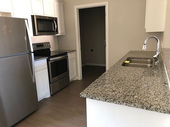4th image of 810 Darter Ct