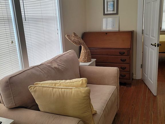 4th image of 10 Grant St #C