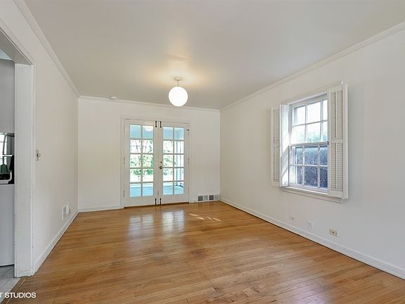 4th image of 10 Williamsburg Ct
