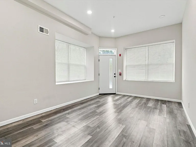 623 W Oxford St #1 — Photo 4