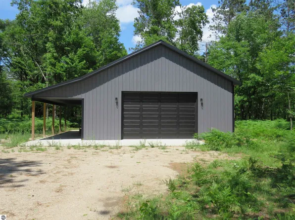 10420 W Rosted Rd, Lake City, MI 49651