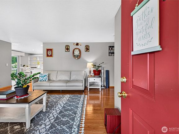 5th image of 326 4th Avenue SE