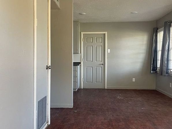 23052 Audette St