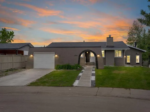 2930 E Oakmoor Cres SW, Calgary, AB T2V 3Z7