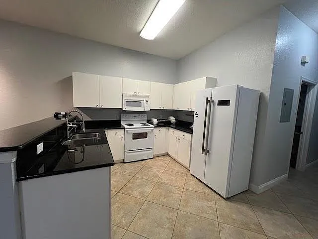 2 bed, 2.0 bath, 1125 sqft, $1,800 — Photo 2