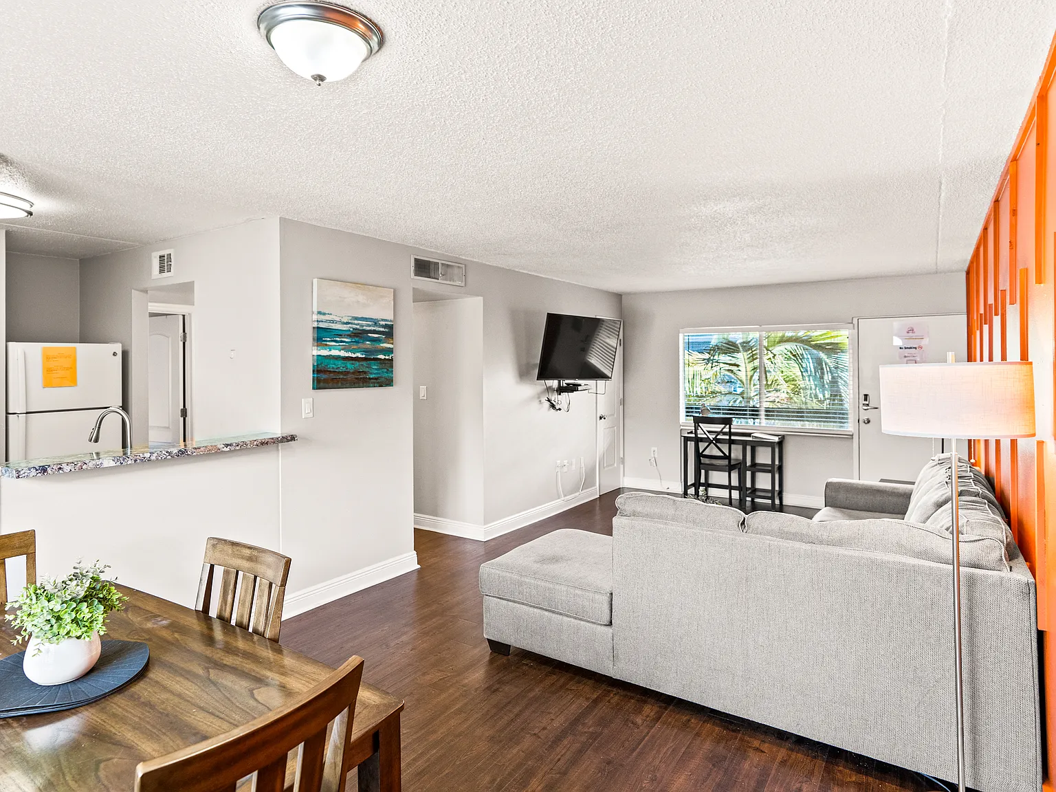 2 bed, 885 sqft, $1,890 — Photo 1