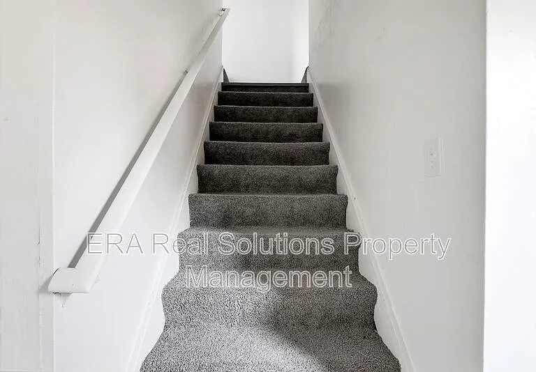 150 S Cypress Ave — Photo 24