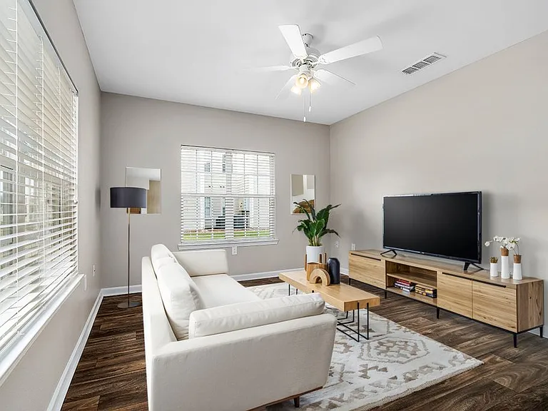 Pine - 1 Bed / 1 Bath - 760 Sq.Ft.