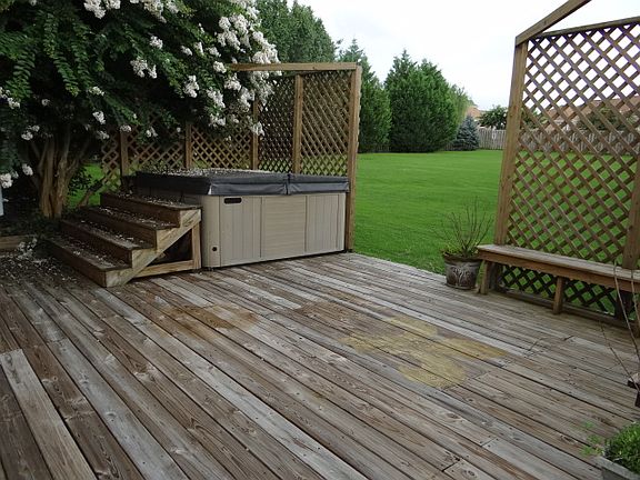 Multi level deck/Hot tub