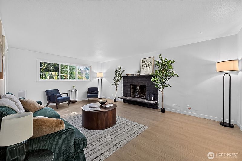 2nd image of 33907 23rd Avenue SW