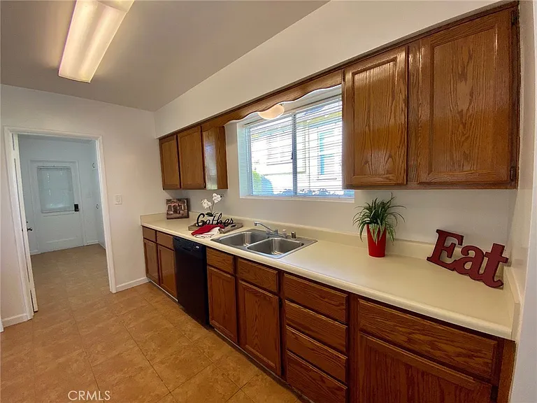139 Acacia Ave — Photo 18