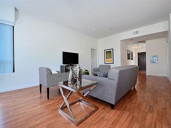 4th image of 889 Date St Unit 248