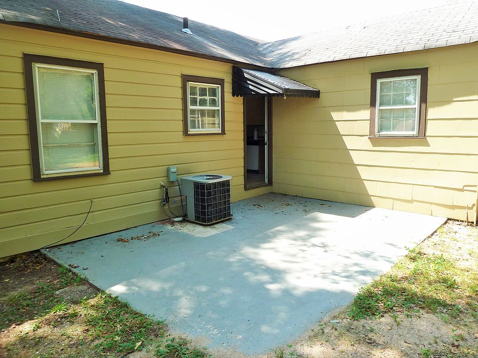 2nd image of 3540 Victoria St