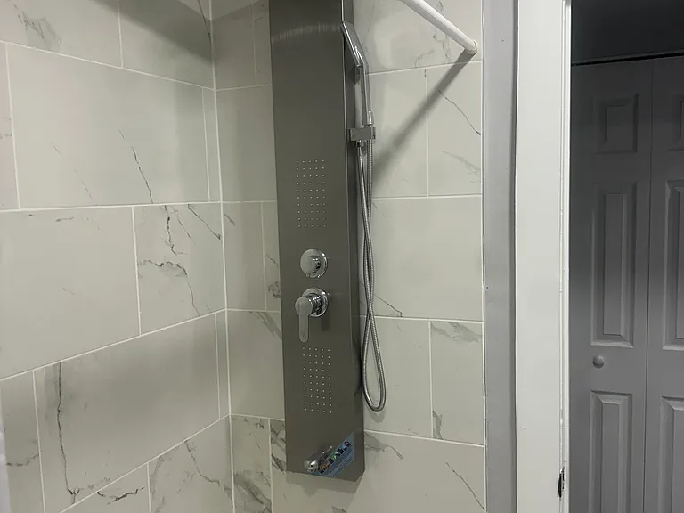 215-18 W Walnut Ln #C401 — Photo 23