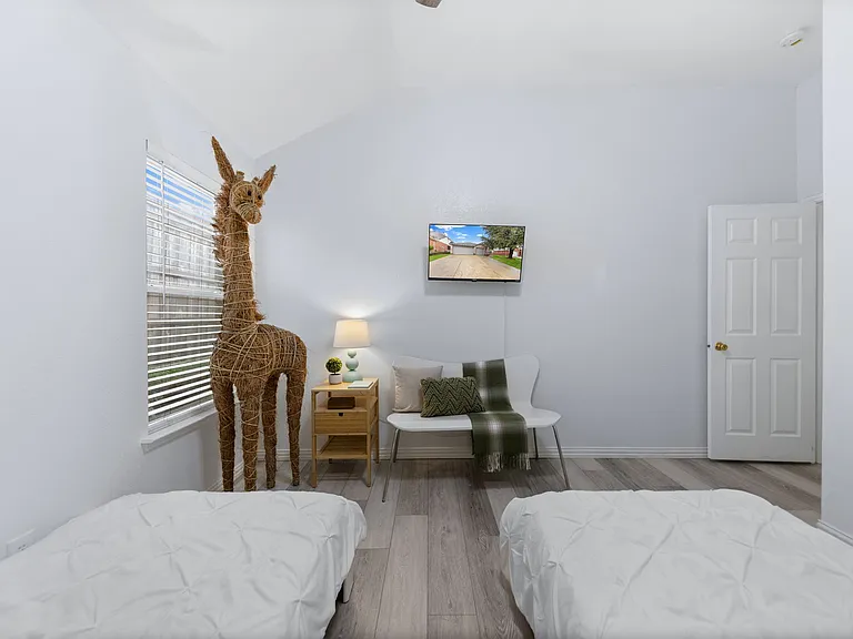 4835 Crown Dr — Photo 25