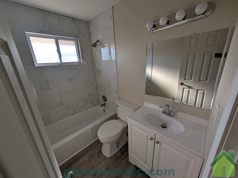 501 S Scott Ave #A — Photo 4
