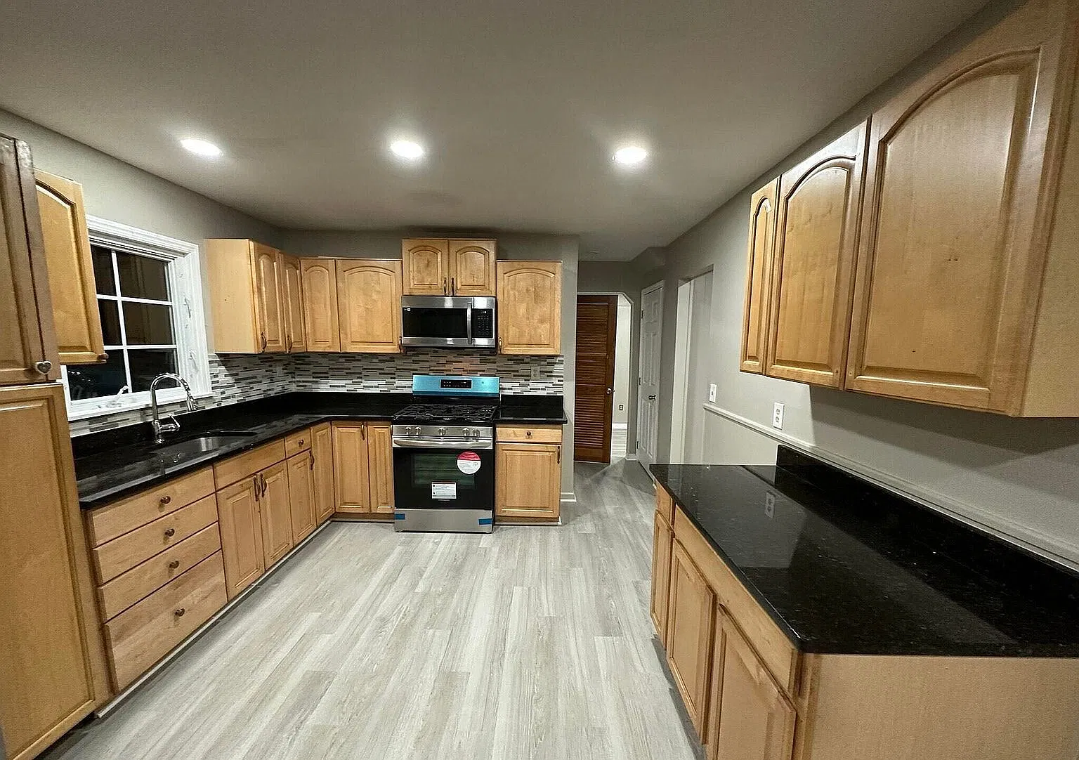 4 bed, 1700 sqft, $3,300 — Photo 2