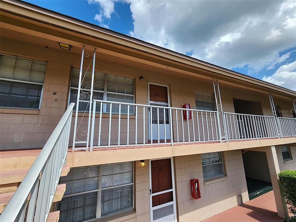 1st image of 1100 E Caroline St APT 209