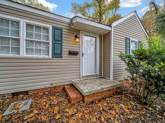 2nd image of 811 Woodland Dr