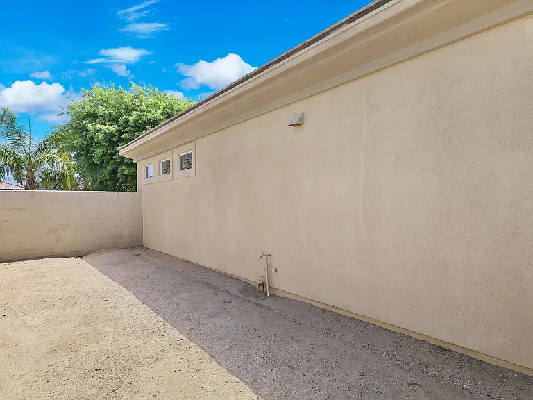 112 Tesori Dr — Photo 37