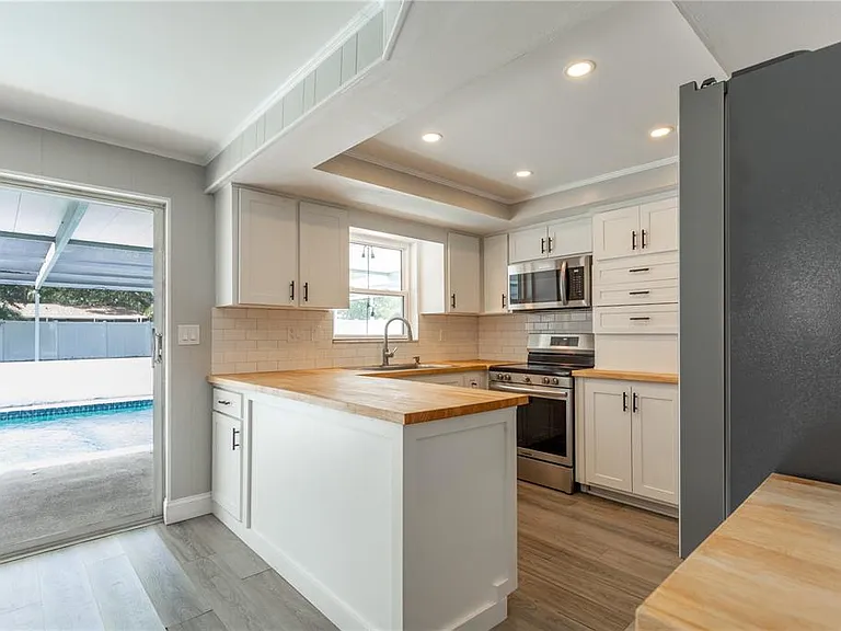2021 Valley Dr — Photo 12