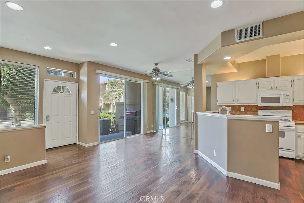2 bed, 2.5 bath, 1205 sqft, $3,500 — Photo 1