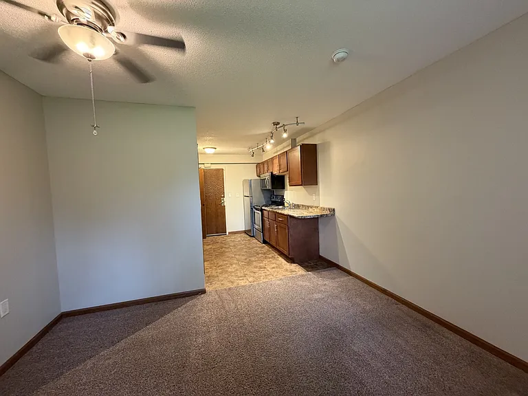 Oliver Apartments — Photo 2
