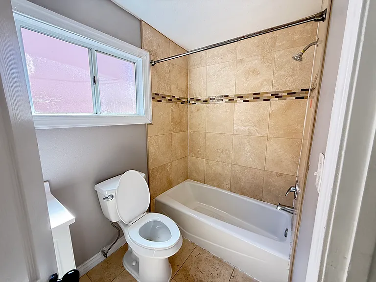 532 W 77th St #D — Photo 7