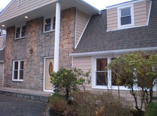 199 Kings Park Rd, Commack, NY 11725