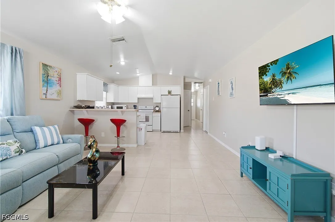 2 bed, 2.0 bath, 1053 sqft, $1,700 — Photo 1