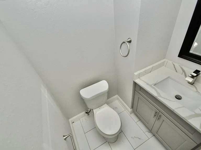 8819 Hedgestone Ct — Photo 26