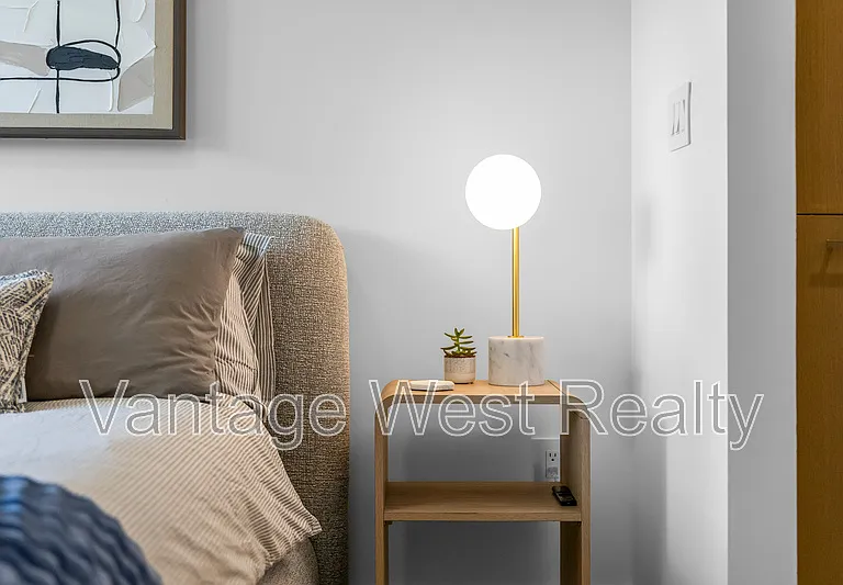 3389 Lakeshore Rd #210 — Photo 23
