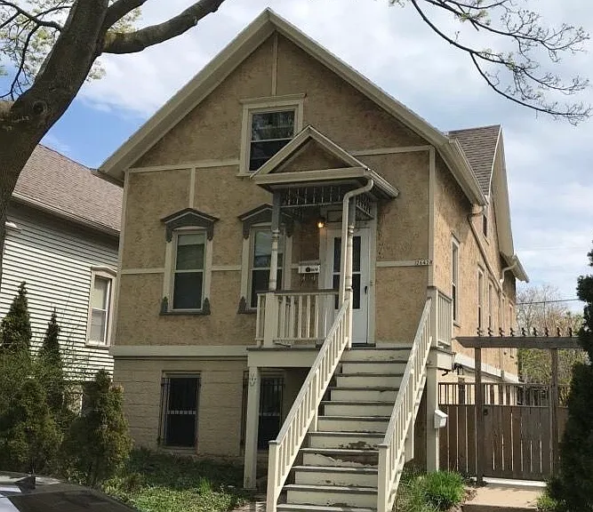 2642 N Fratney St — Photo 9