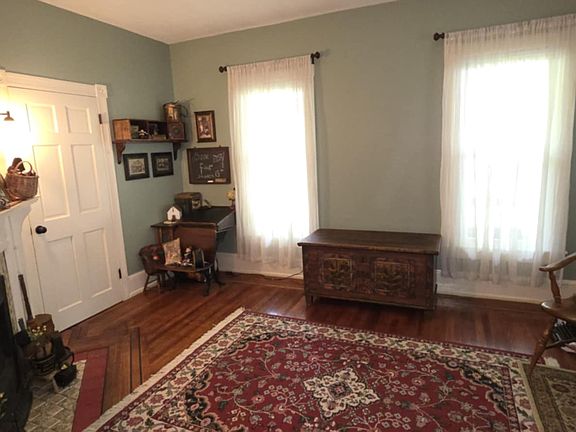 5th image of 574 Columbia Ave