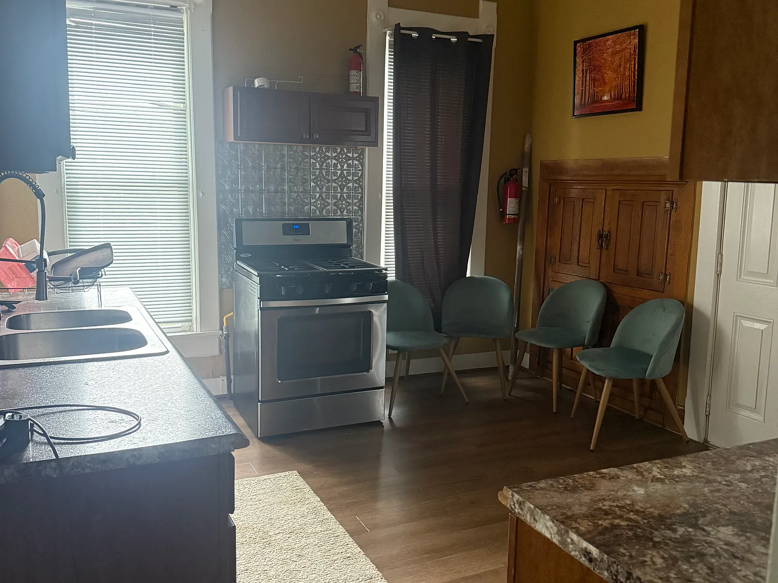 6 bed, 3771 sqft, $1,650 — Photo 3