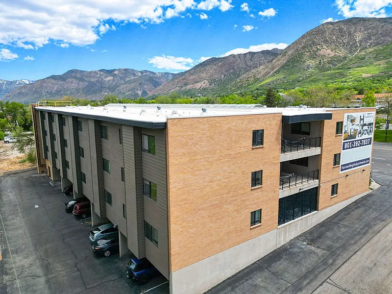 STUDENT HOUSING - MUST BE 18-30YRS OLD — Photo 21